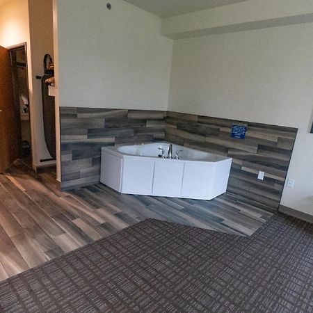Cobblestone Hotel & Suites-Sheldon Екстер'єр фото