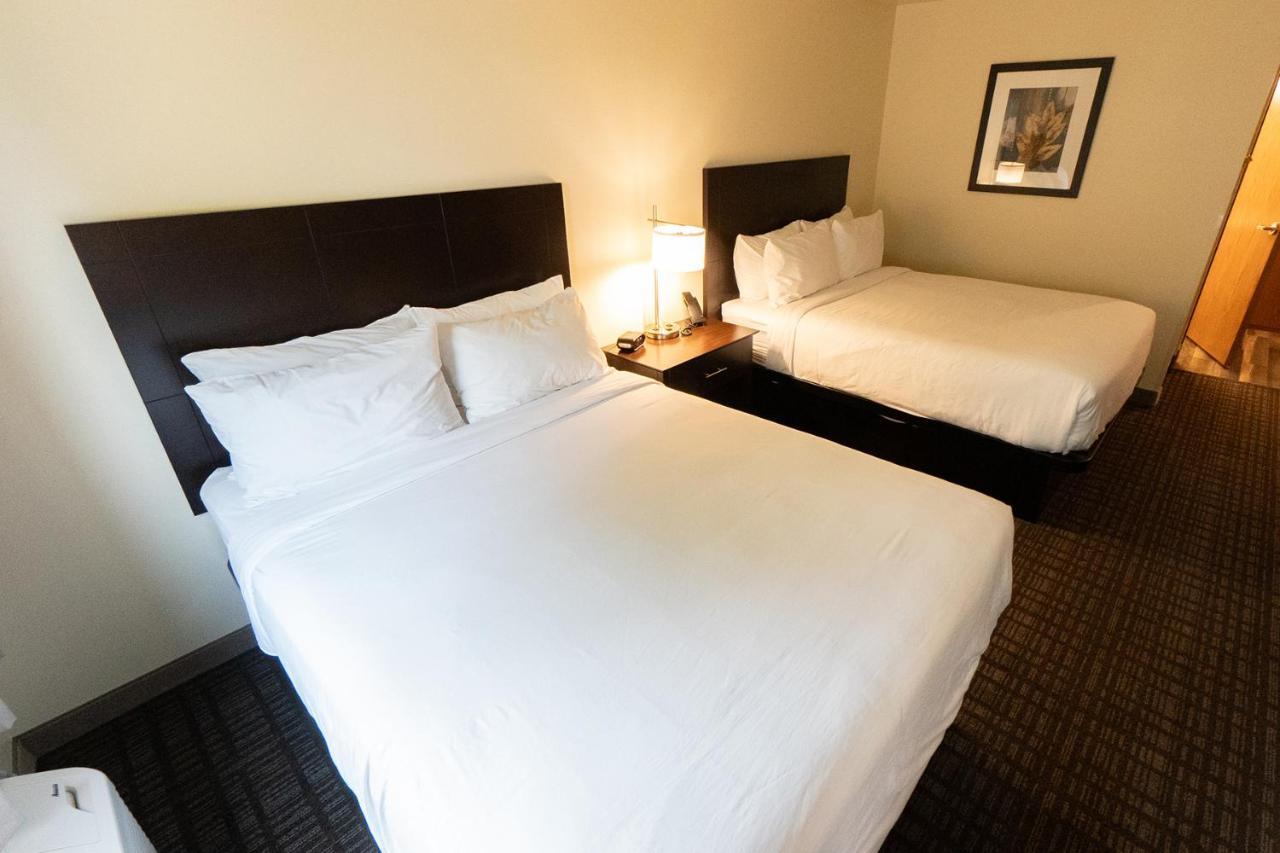 Cobblestone Hotel & Suites-Sheldon Екстер'єр фото